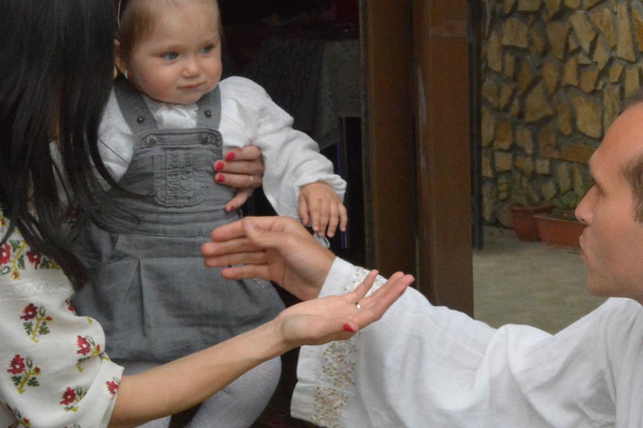 Ajută pe cei ce au nevoie, fii voluntar